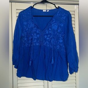 Embroidered V-Neck Women’s L Peasant Top in Royal Blue